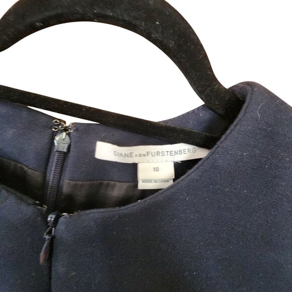 Diane Von Furstenberg women’s size 10 Agatha Knit Suiting dress - Picture 2 of 5